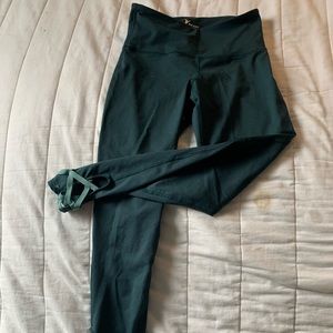 Old navy yoga pants with criss cross by the ankle